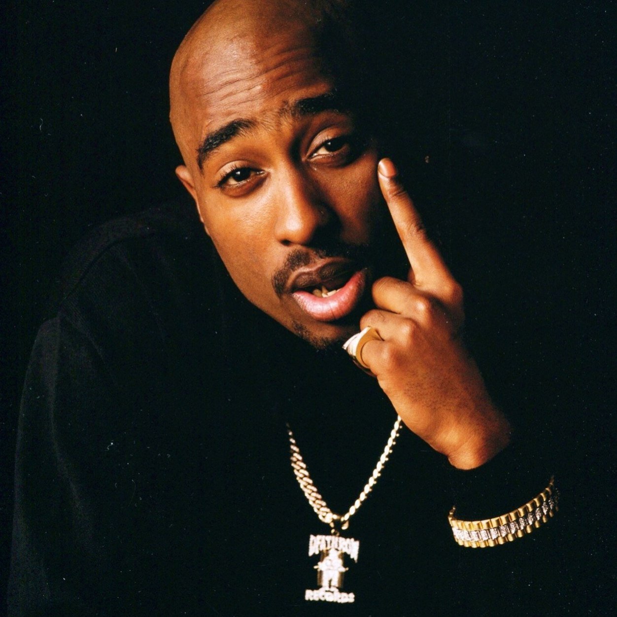tupac pictures of him dead